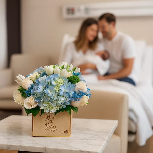 Nacimiento - Bienvenida Floral Mixta en Base de Madera (NIño)