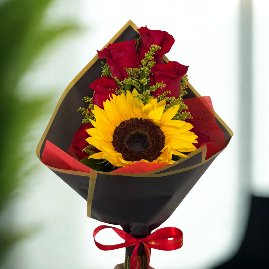 Bouquet - Eterno Amor": Ramo de Rosas y Girasoles